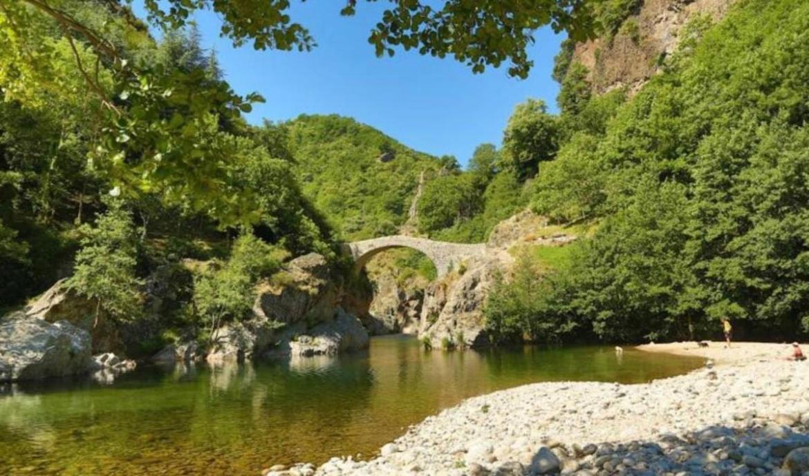 Escapade Ardechoise - Parking Gratuit - Chateau A 2 Pas Aubenas Eksteriør bilde